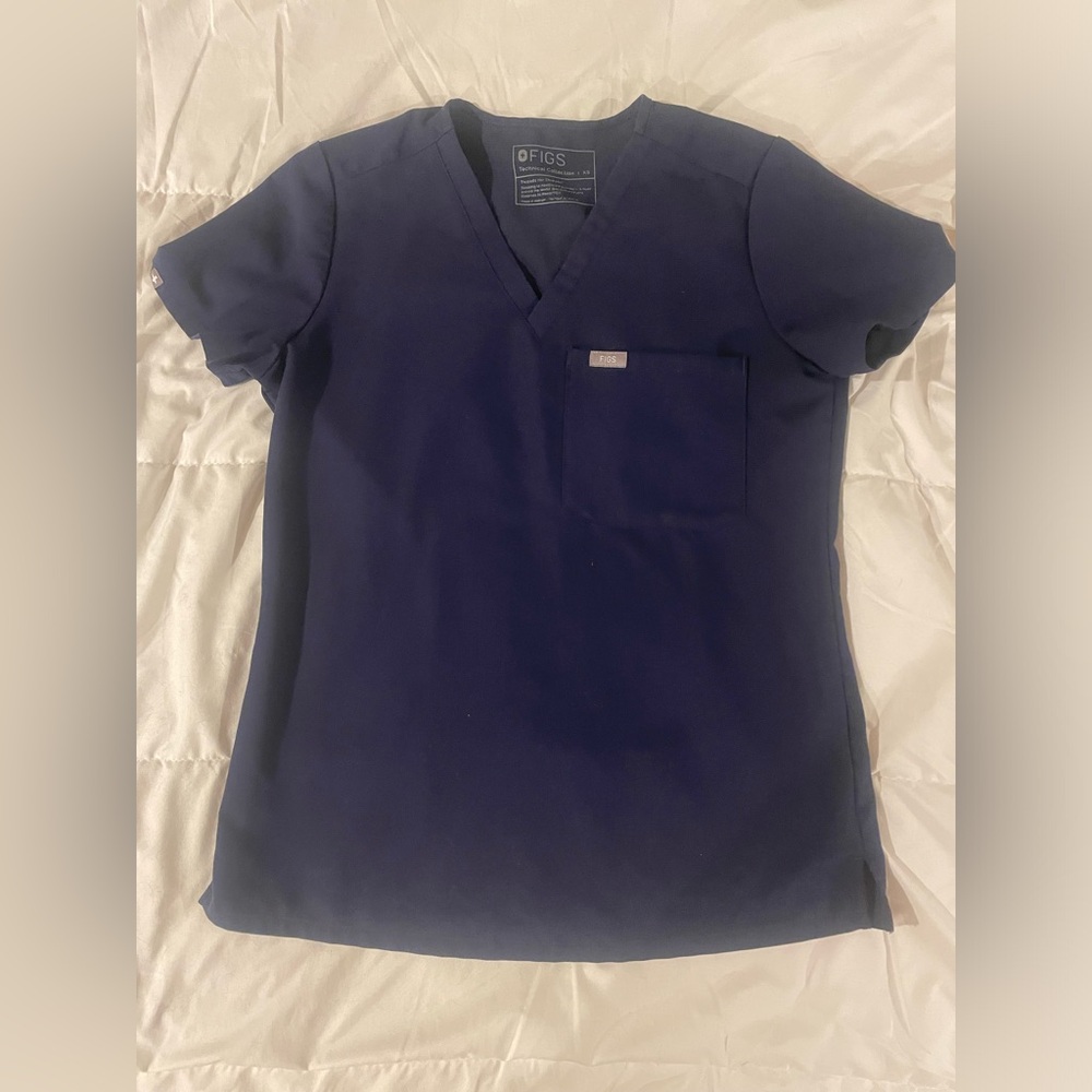 FIGS Catalina one pocket scrub top
